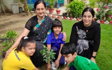 बच्चों ने पौधरोपण कर गो ग्रीन पहल का किया शुभारम्भ 