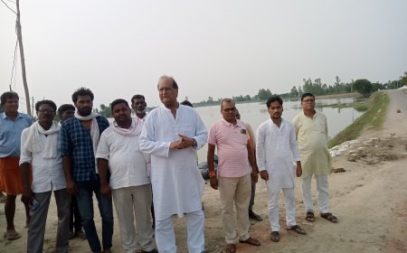 बाढ़ पीड़ितों का हाल जानने पहुंचे क्षेत्रीय विधायक फरीद महफूज किदवाई