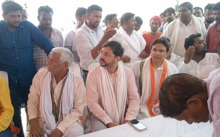 बाढ पीड़ितों से मिलने पहुंचे सांसद तनुज पुनिया