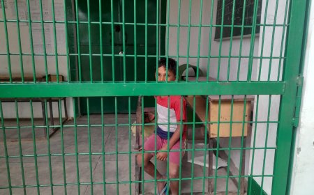 शिक्षकों की लापरवाही के कारण कक्षा दो का छात्र