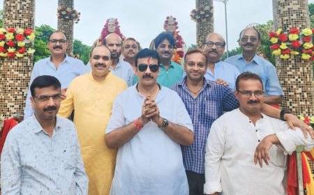 राष्ट्रकवि मैथिली शरण गुप्त जयंती पर भव्य शोभा यात्रा का आयोजन