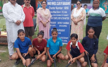 इनर व्हील क्लब संस्था द्वारा हॉकी खिलाड़ियों को हॉकी इस्टिक और खेल प्रमाण पत्र प्रदान किए गए