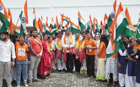 एक समाज श्रेष्ठ समाज संस्था ने हर घर तिरंगा अभियान के अंतर्गत तिरंगा वितरण किया 