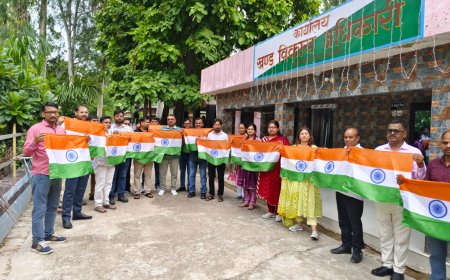 ब्लाक परिसर मसौली में खण्ड विकास अधिकारी डॉ संस्कृता मिश्रा के नेतृत्व में तिरंगा रेली का हुआ आयोजन