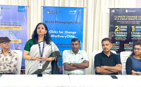 75 वर्ष पर बाल अधिकारों की 75 तस्वीरों को किया गया प्रदर्शित 