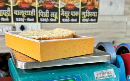 प्रतिष्ठानों पर छापामार कार्यवाही में न्यू पाण्डेय मिष्ठान भंडार