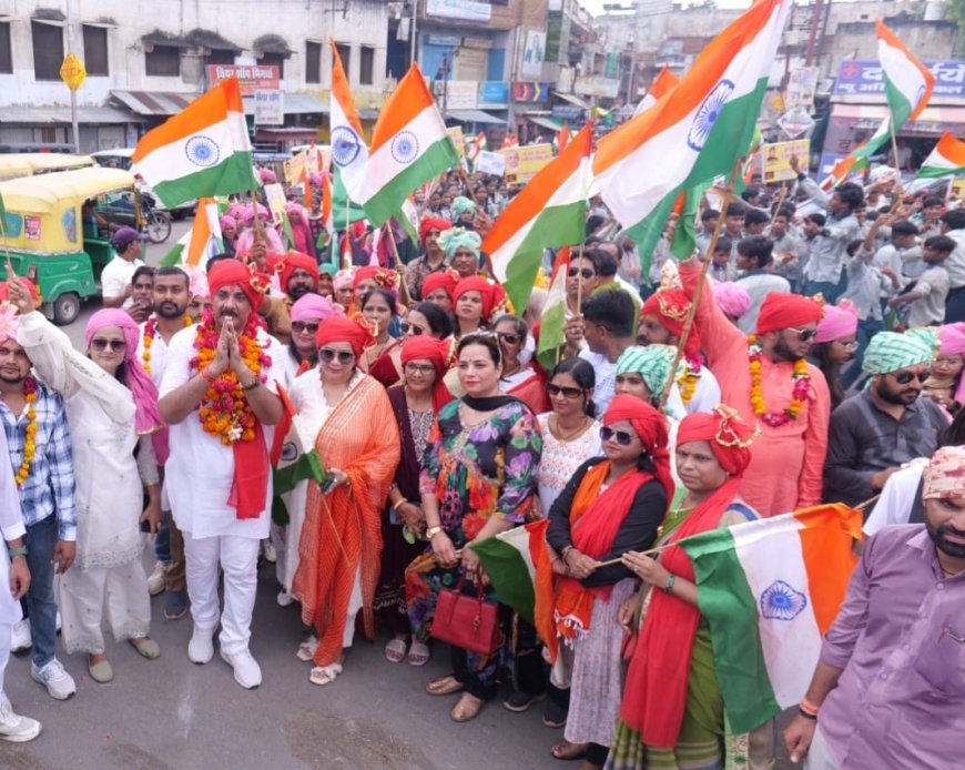 संघर्ष सेवा समिति द्वारा आयोजित तिरंगा यात्रा में उमड़ा जनसैलाब
