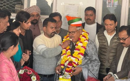 पूर्व सांसद पी.एल. पुनिया का 81वां जन्मदिन, यूथ कांग्रेस जिलाध्यक्ष सिकंदर अब्बास रिज़वी ने केक काटकर मनाया, 