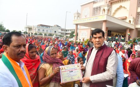 पीएम आवास योजना के लाभार्थियों को मंत्री ए.के. शर्मा ने वितरित किए स्वीकृति पत्र