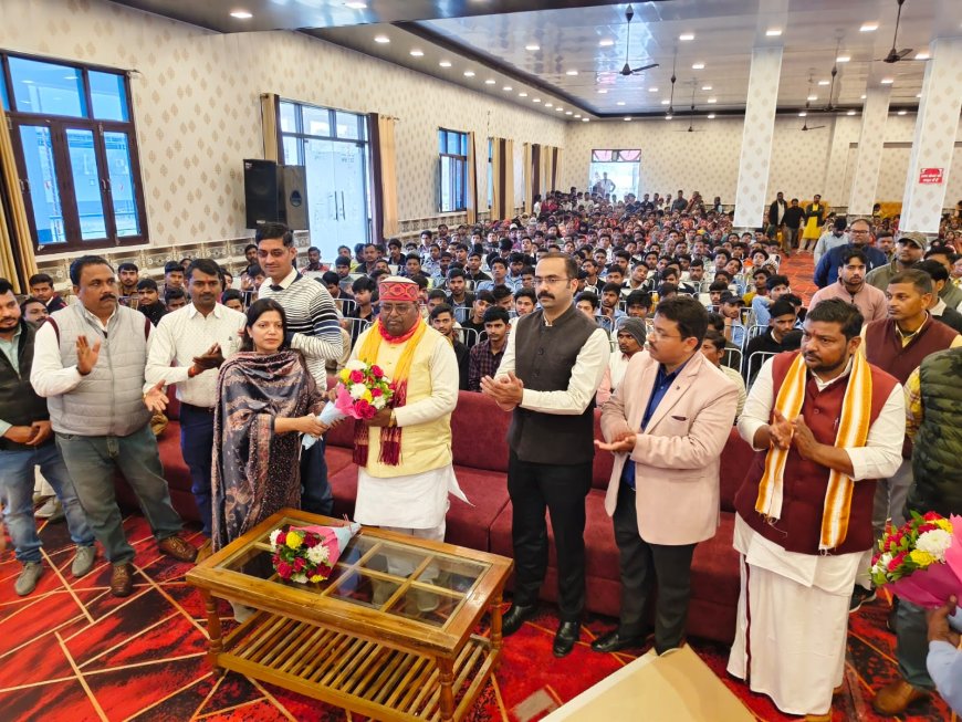 उत्तर प्रदेश दिवस पर फतेहपुर में सांस्कृतिक उल्लास, विधायक साकेंद्र प्रताप वर्मा रहे मुख्य अतिथि