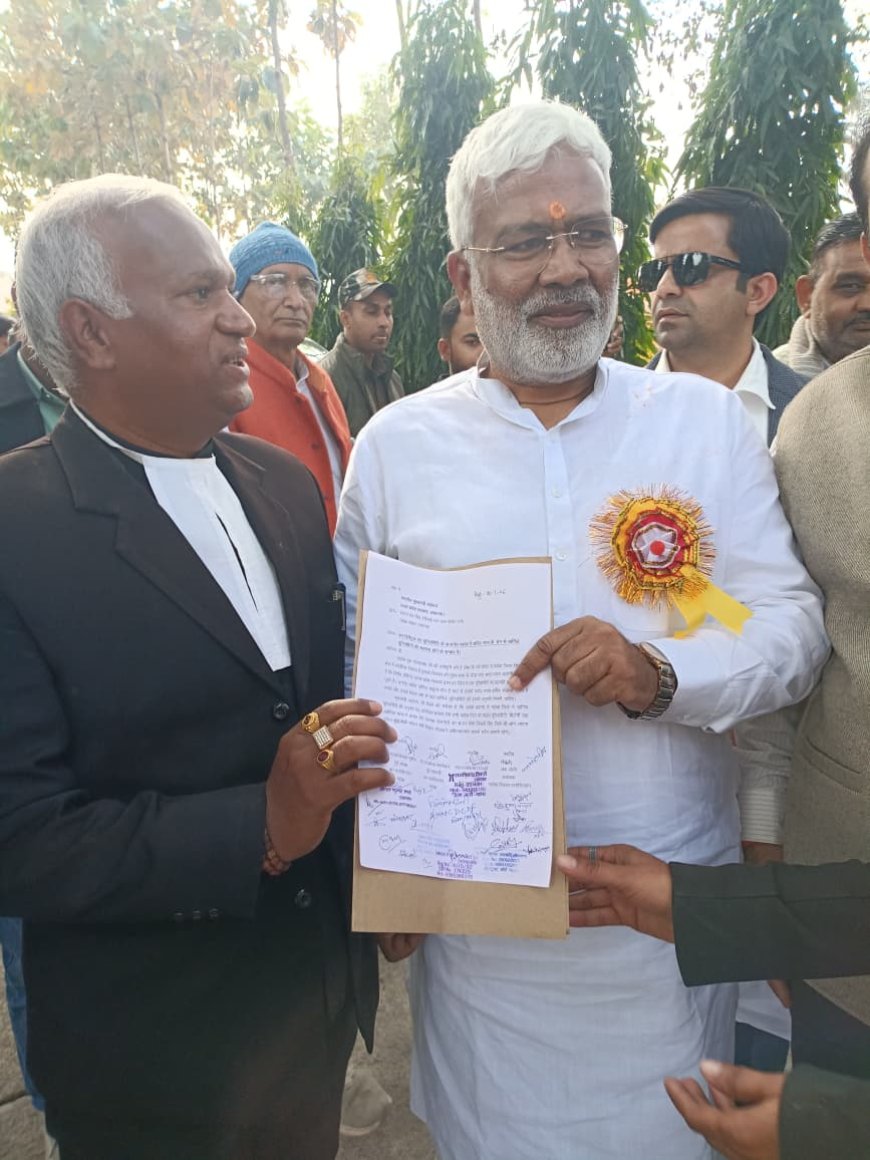 जल शक्ति मंत्री स्वतंत्र देव सिंह को सौंपा गया ज्ञापन, महोबा में डीएमएफ निधि से खनिज यूनिवर्सिटी की मांग