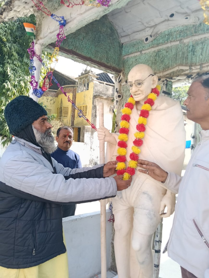 अनाथालय पहुंचकर बुंदेलों ने राष्ट्रपिता को दी श्रद्धांजलि