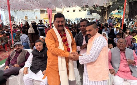 सतरिख के अहमदी अकबर वारसी स्कूल के वार्षिक समारोह में पूर्व  मंत्री अरविंद सिंह गोप ने उपस्थित होकर बच्चों का उत्साह वर्धन किया