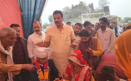 सामूहिक विवाह सम्मेलन: संवेदना, संस्कार और समर्पण का अलौकिक संगम; नवदंपतियों को डॉ० संदीप ने दिया शुभाशीष 