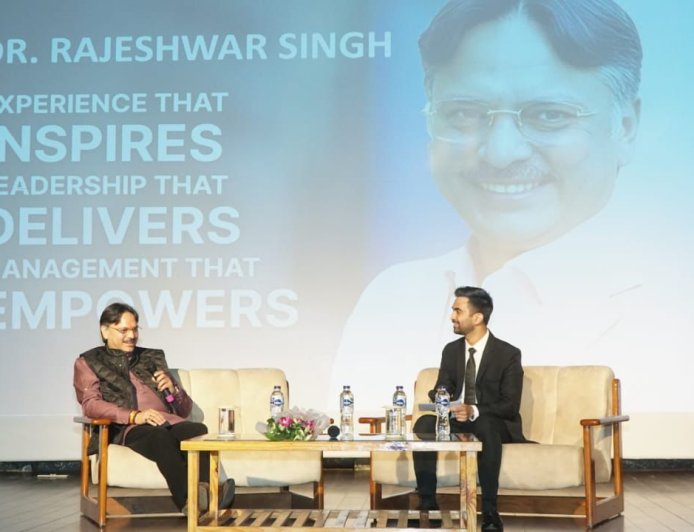 एसकेडी एकेडमी ने सीनियर विद्यार्थियों के लिए विदाई समारोह किया आयोजित 