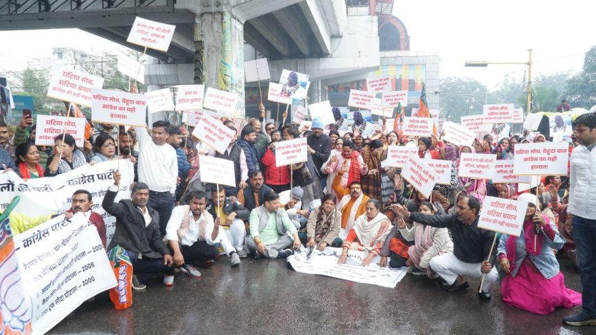 ओछी राजनीति पड़ी भारी : अजय राय के खिलाफ सड़कों पर फूटा सरोजनीनगर का जनाक्रोश, पुतला दहन कर जताया प्रचंड विरोध