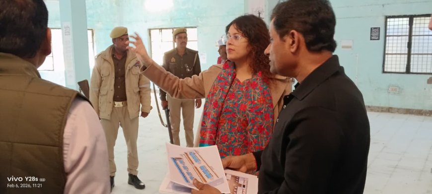 जिला पुस्तकालय के नवीनीकरण कार्य का जिलाधिकारी ने किया निरीक्षण, आधुनिक सुविधाएं उपलब्ध कराने के निर्देश