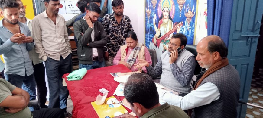 महोबा के महुआ स्कूल में मिड डे मील में कीड़े मिलने से हड़कंप, नायब तहसीलदार ने की जांच