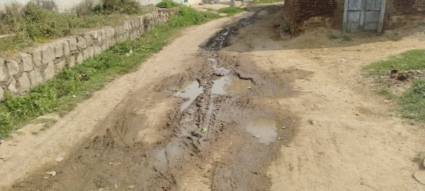 जल जीवन मिशन की हकीकत: पाइपलाइन बिछी, पर घरों तक नहीं पहुंचा पानी, सड़कें भी बदहाल