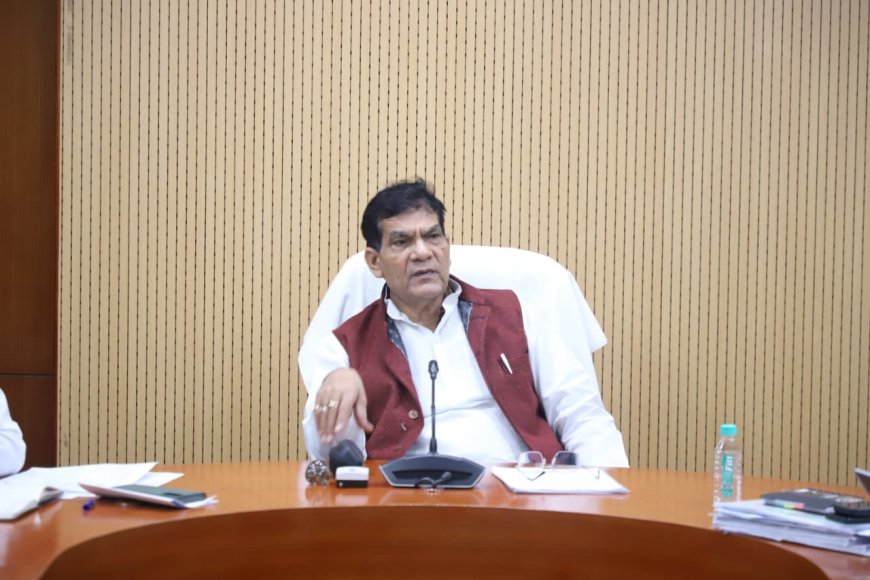 नगर विकास एवं ऊर्जा मंत्री ए के शर्मा ने नगर विकास विभाग की विभिन्न योजनाओं की समीक्षा की