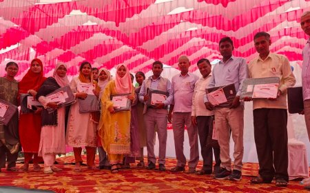 आइडियल इंटर कॉलेज का वार्षिकोत्सव बड़ी धूमधाम से मनाया गया एवं अंकतालिका वितरण की गई