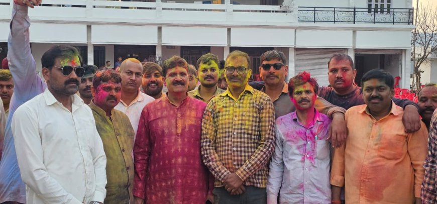 विधायक अनिल कुमार त्रिपाठी ने भगवान नरसिंह का अबीर-गुलाल सहित पूजन-अर्चन कर की लोकमंगल की कामना 