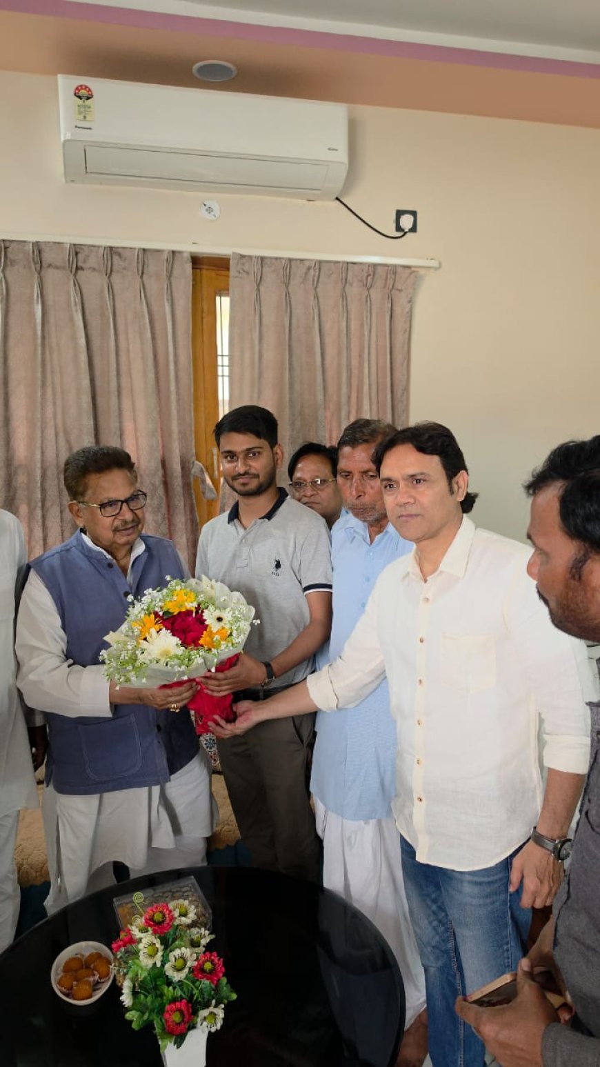 पूर्व सांसद पी एल पुनिया व कांग्रेस प्रतिनिधि मण्डल ने सिविल सेवा सर्विस परीक्षा में पास हुये  विद्यार्थियों का बढ़ाया हौसला 