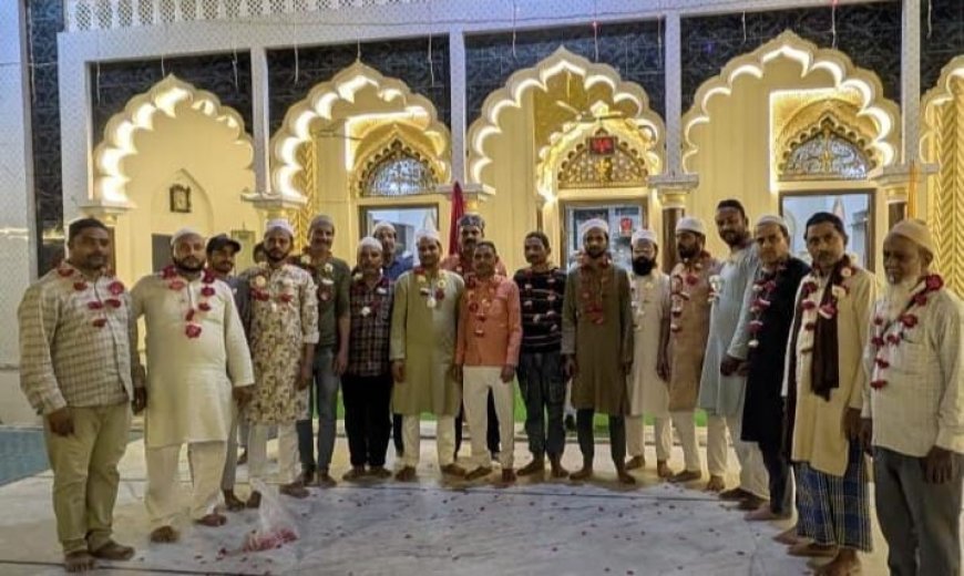 मसौली में द फ्यूचर आफ इंडिया के सदस्यों द्वारा तमाम हाफ़िज़ व मुअज्जिन को किया सम्मानित