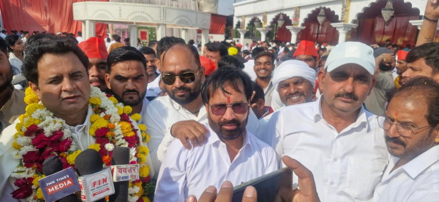 चेयरमैन प्रतिनिधि अयाज़ खान व ईओ राजेश चौधरी ने सफाई कर्मचारी संचारी रोग नियंत्रण अभियान में योगदान देने वाले को किया सम्मानित 